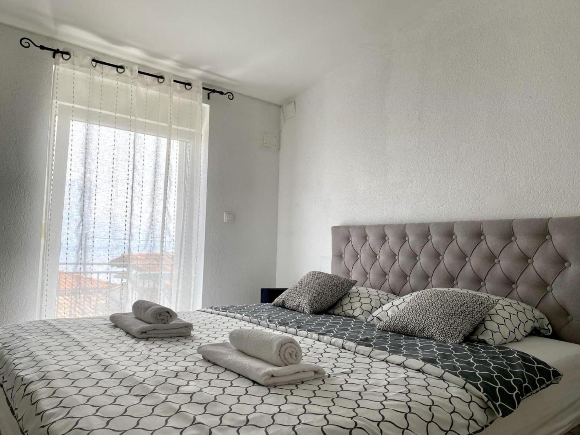 Apartments Ema 洛夫兰 外观 照片